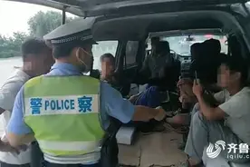 涉嫌非法改装 面包车拉货又拉人被查图片
