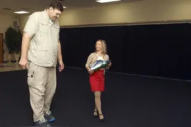 美国最高的人38岁去世，2米35身高曾引起奥巴马关注图片