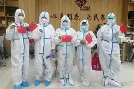 此身许国难许家 小区下午解封 父亲凌晨去世 在抗疫一线的她没能见父亲最后一面图片