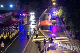 武汉经开区沌口街道降为低风险区！深夜零时解封，居民再晚也想出去“透透气”图片