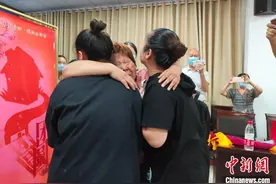 一个月大双胞胎女婴失踪33年 四川警方跨越千里帮助回家团圆图片