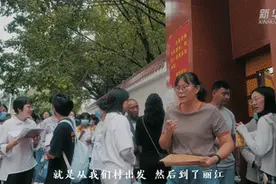 华坪女高开课了，张桂梅对她说：“到女高来了，啥都不怕！”图片