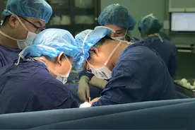 男子输尿管断裂靠造瘘引流，上海医生取肾修复挪位重建尿路图片