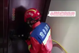紧急！西双版纳两岁儿童将自己反锁在屋内急哭，妈妈心急如焚……图片