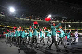 刚刚，中国代表团入场，高清大图来了图片