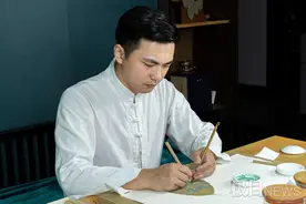 湖北咸宁90后艺人丁力：传承千年技艺，巧手制作叶雕图片