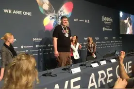 身高2.35米！美国最高男子因病去世，年仅38岁图片