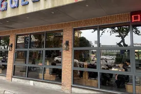 “胖哥俩肉蟹煲”在嘉兴情况如何？记者专程赶到海盐总店，采访了其中一位创始人图片