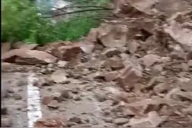陕西商州一路段发生山体滑坡，道路受阻注意绕行图片