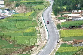 大山沟里的“高速路”图片