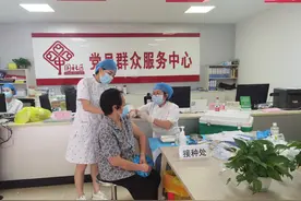 天元区组建流动接种队伍为老年居民送“苗”上门图片