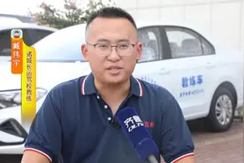 真是个好孩儿，慢慢开？驾校教练“哄娃式教学“火出圈，这也太上头了图片