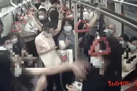 扯头发！扇耳光！两女子在地铁内互殴，双双被行拘7日图片