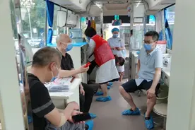 一颗红心向党、奉献热血为民——湘潭中院组织开展爱心献血活动图片