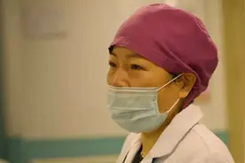 白衣天使在人间！这位“接生妈妈”用双手迎接新生图片
