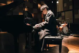 新青年上封面｜95后唱跳全能“宝藏音乐人”刘炫廷：花样人生不设限 将赴顶级音乐学院深造图片