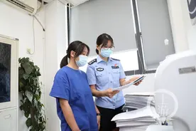 患癌父亲临终托孤 11岁女孩如今长成了这个派出所里的特殊“实习生”图片