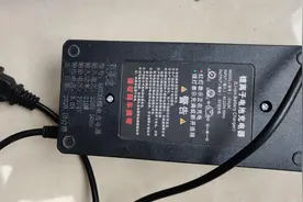 消费曝光台｜电瓶车电池损坏退换被拒，商家：人为损坏，只能修图片