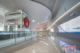北京地铁1号线八通线29日起跨线运营图片