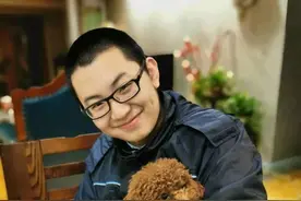 因病被迫休学，他却总是笑着！乐观励志男孩成为复旦新生！他分享了自己的学习方法图片