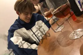 黄旭熙手写道歉信称“深刻反省、中断行程”，后援会全体卸任，粉丝要求其退队图片