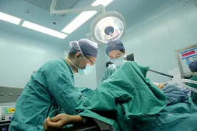 女子孕20周时确诊乳腺癌，历经保乳化疗剖宫产诞下健康宝宝图片