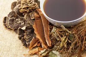 汤药温服不刺激肠胃，以接近人体体温为宜图片