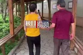 妻子术后陷入昏迷差点成植物人，丈夫辞高薪工作贴身照料唤醒爱妻图片