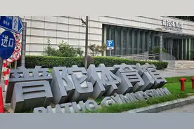 上海@ | 羽毛球馆周末一场难求，市民质疑“退租还体”为何迟迟退不掉？图片