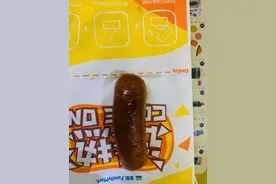 承认了！上海满街都有的连锁便利店卖超期烤肠！顾客吃后腹泻连连…图片
