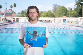 婴儿裸照构成儿童色情？《Nevermind》封面男子控告涅槃乐队图片
