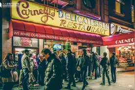 星巴克横着排队，麦当劳竖着排队，背后的逻辑是什么？图片