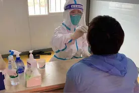 战疫日记丨核酸采集护士与女儿的纸短情长图片