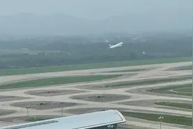 南京禄口机场首个恢复运行的客运航班起飞视频封面