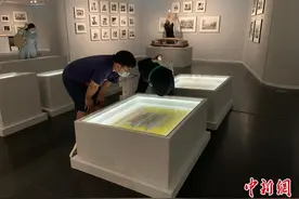 体验用古人吸管杯喝豆汁！这些逛博物馆“花式”姿势你get了吗？图片