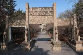 寻觅衡王遗迹——明衡王府石坊图片