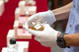 你身上的名牌香水味，也许是有人犯的罪图片