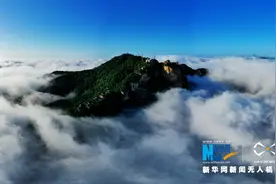 云山雾海鸡峰山图片