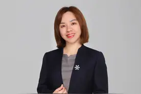 厦门国际银行福州分行何秋萍荣获第六届“福建十大杰出金融青年”称号图片