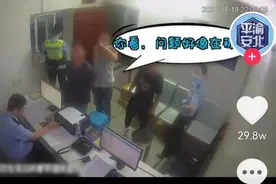 职业病犯了！重庆3男子派出所调解纠纷顺手修好空调，网友：这就是专业图片