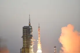 中国载人航天史回顾｜神州十一号：航天员驻留天宫二号30天 创造新纪录图片