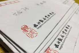 笑着笑着就哭了……杭州初中生军训，意外收到父母家书，沉甸甸的全是爱图片