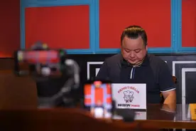 胖哥俩肉蟹煲创始人流泪致歉 将试点消费者“自选”螃蟹图片