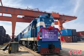 江西百台汽车出口越南图片