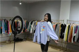即墨市场上千家“档口”，家家都有“直播间”图片