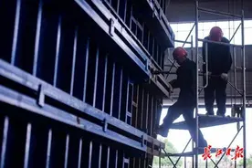 黄陂罗汉寺小街道冲出大产业，“钢模之乡”闯向中外市场图片