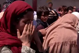 阿富汗逃亡女记者泪洒镜头：我爱祖国，但不能再待在这里了视频封面