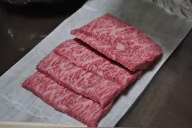 日本科学家用3D打印技术创造出有大理石花纹效果的和牛培育肉图片