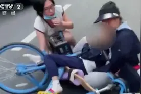 私自改装共享单车能带来方便吗？不能 会让儿童卡脚图片