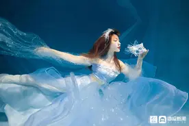 济南水下摄影师：每天泡水里3小时、拍一组“水下芭蕾”2000多元图片